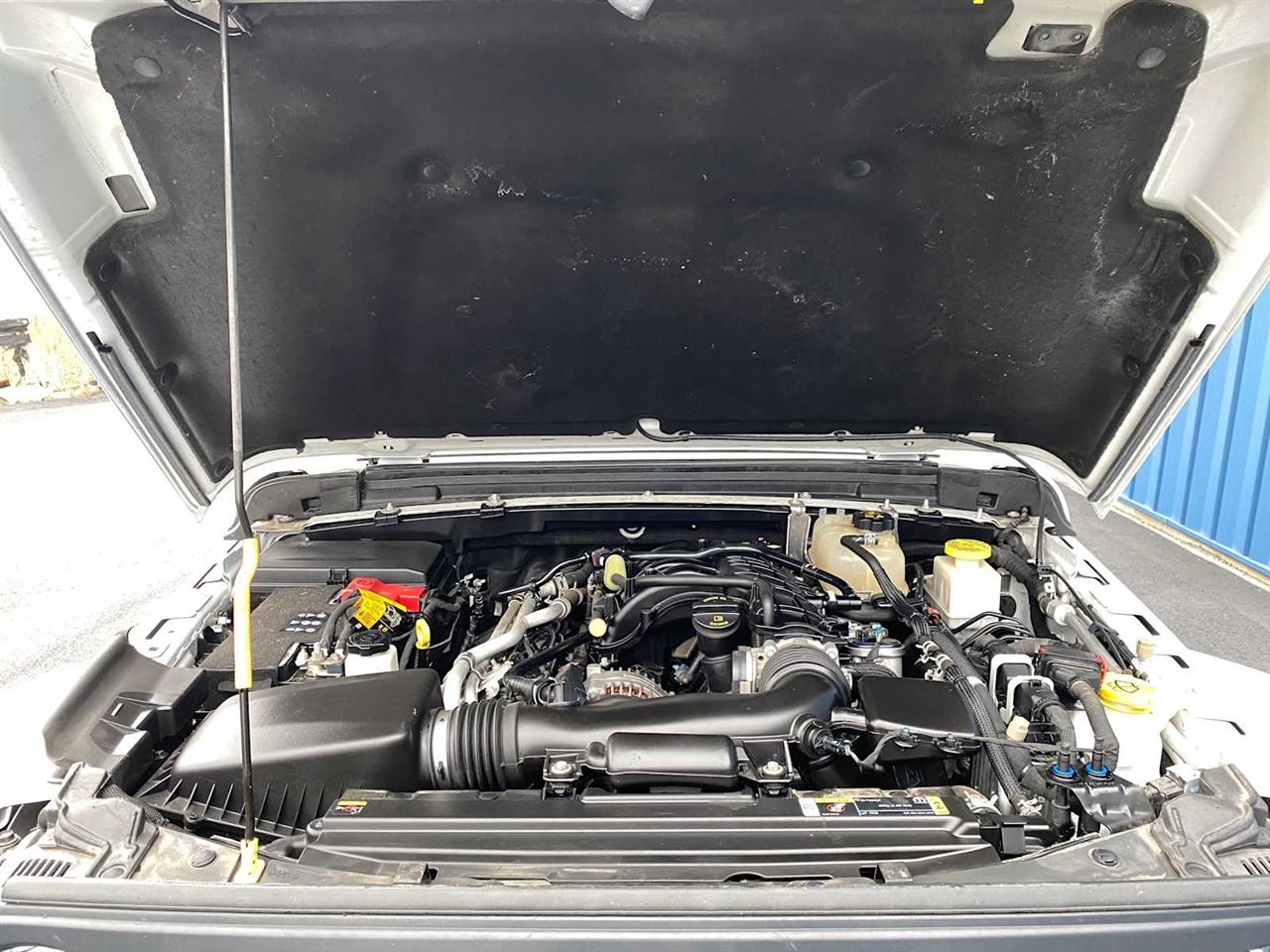 2022 Jeep Gladiator Sport photo 2