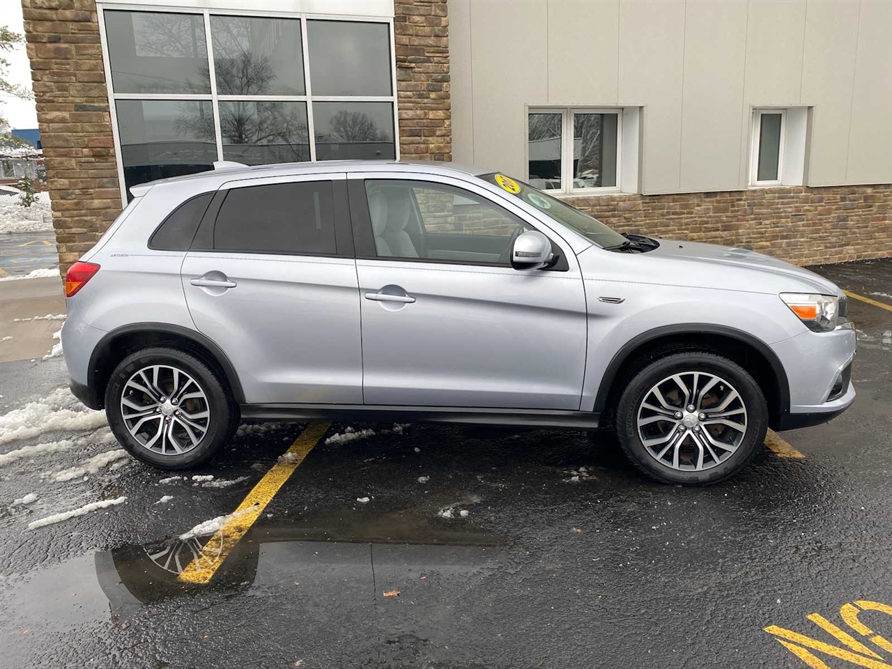 Mitsubishi Outlander Sport 2.0 ES 4WD CVT 2017