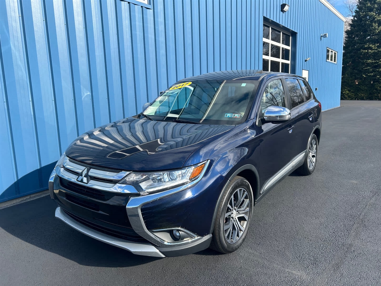 2017 Mitsubishi Outlander SEL photo 2