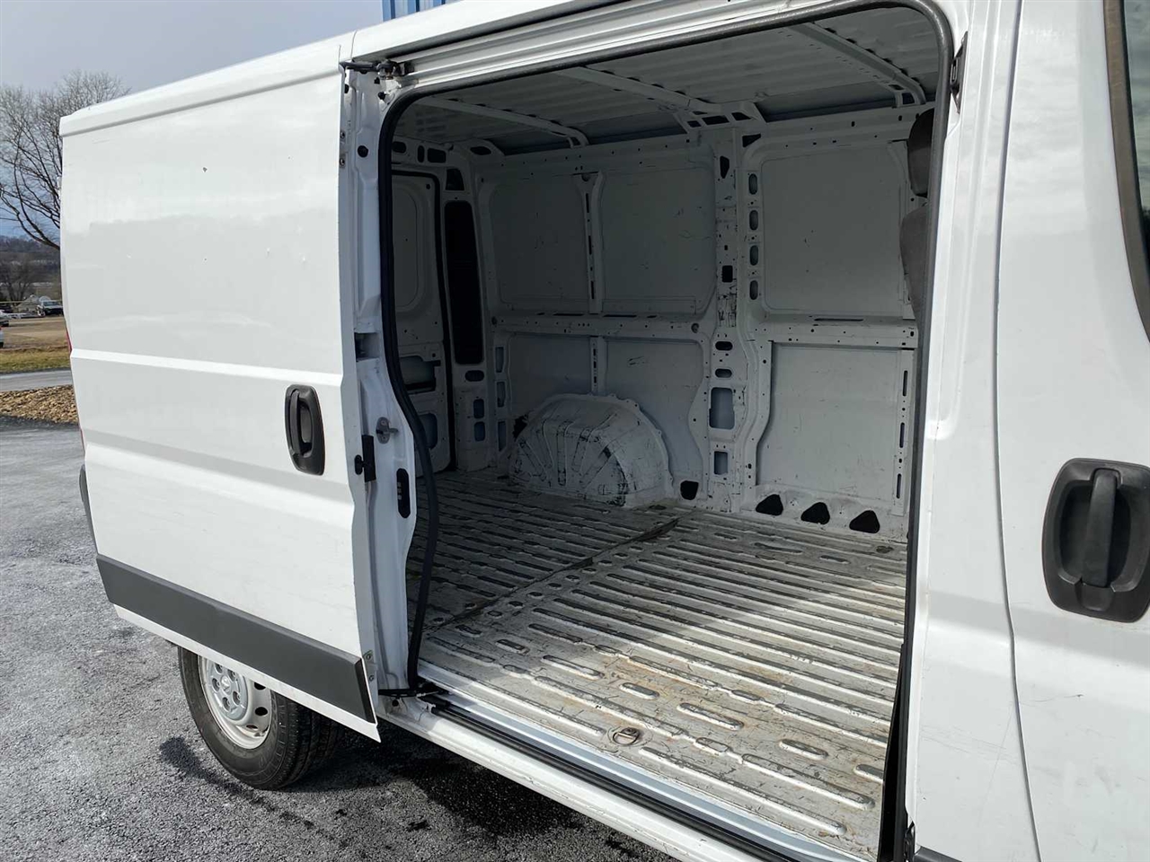 RAM Promaster 1500 Low Roof Tradesman 136-in. WB 2017