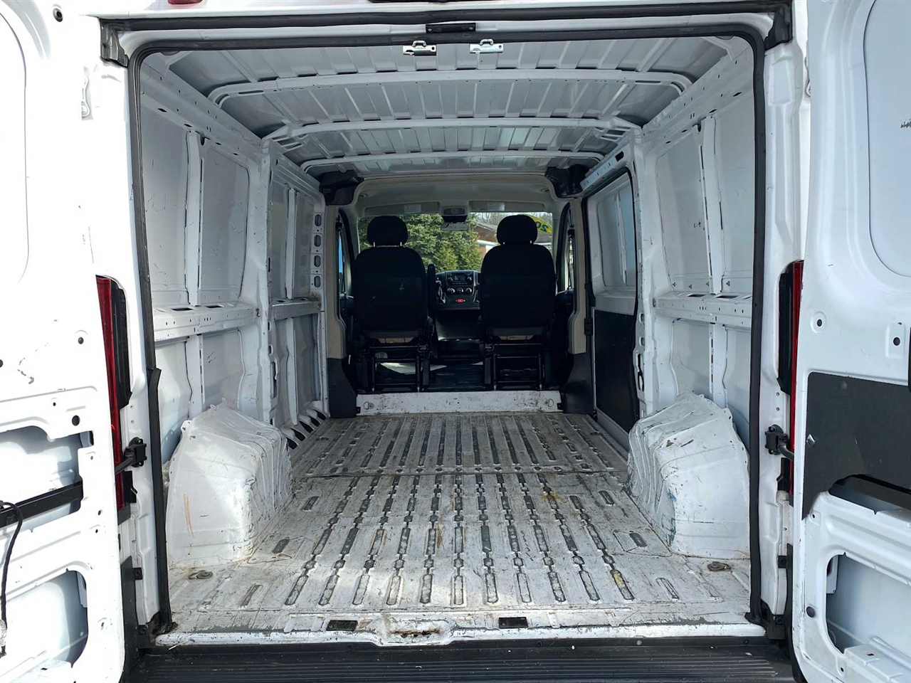 RAM Promaster 1500 Low Roof Tradesman 136-in. WB 2017