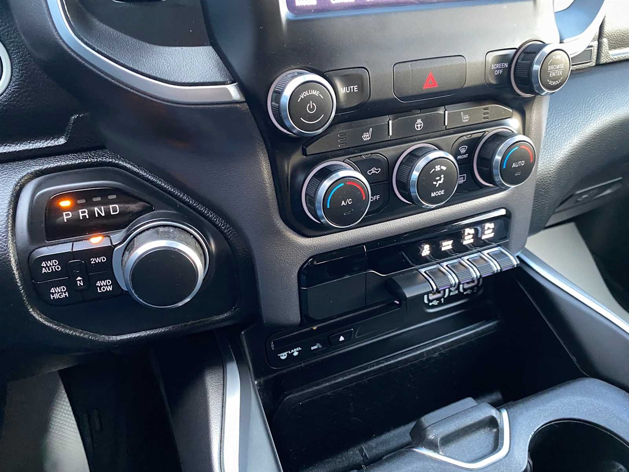 RAM 1500 Big Horn Quad Cab 4WD 2019