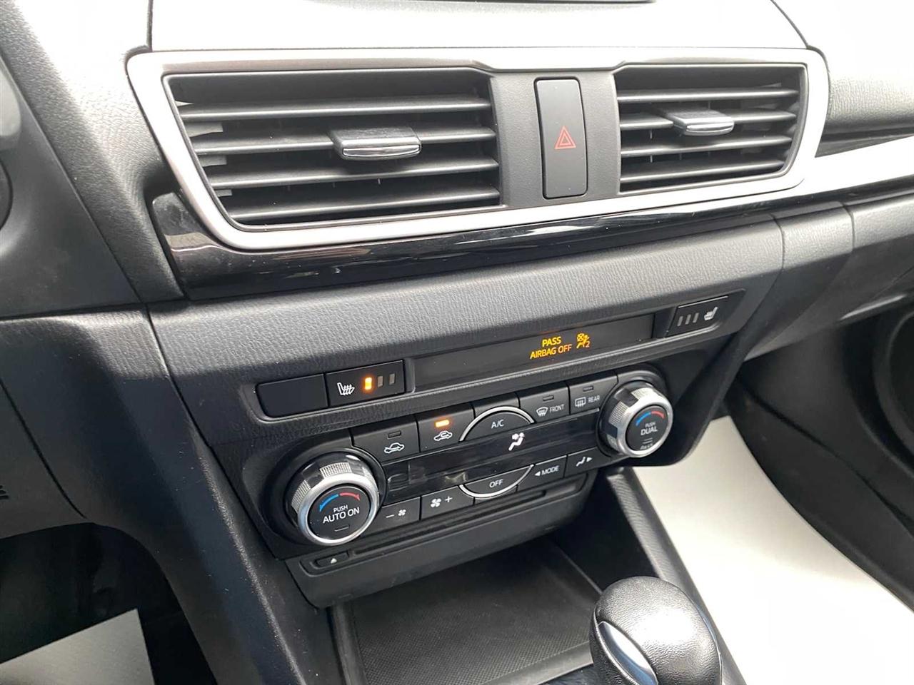 Mazda MAZDA3 i Grand Touring AT 5-Door 2015