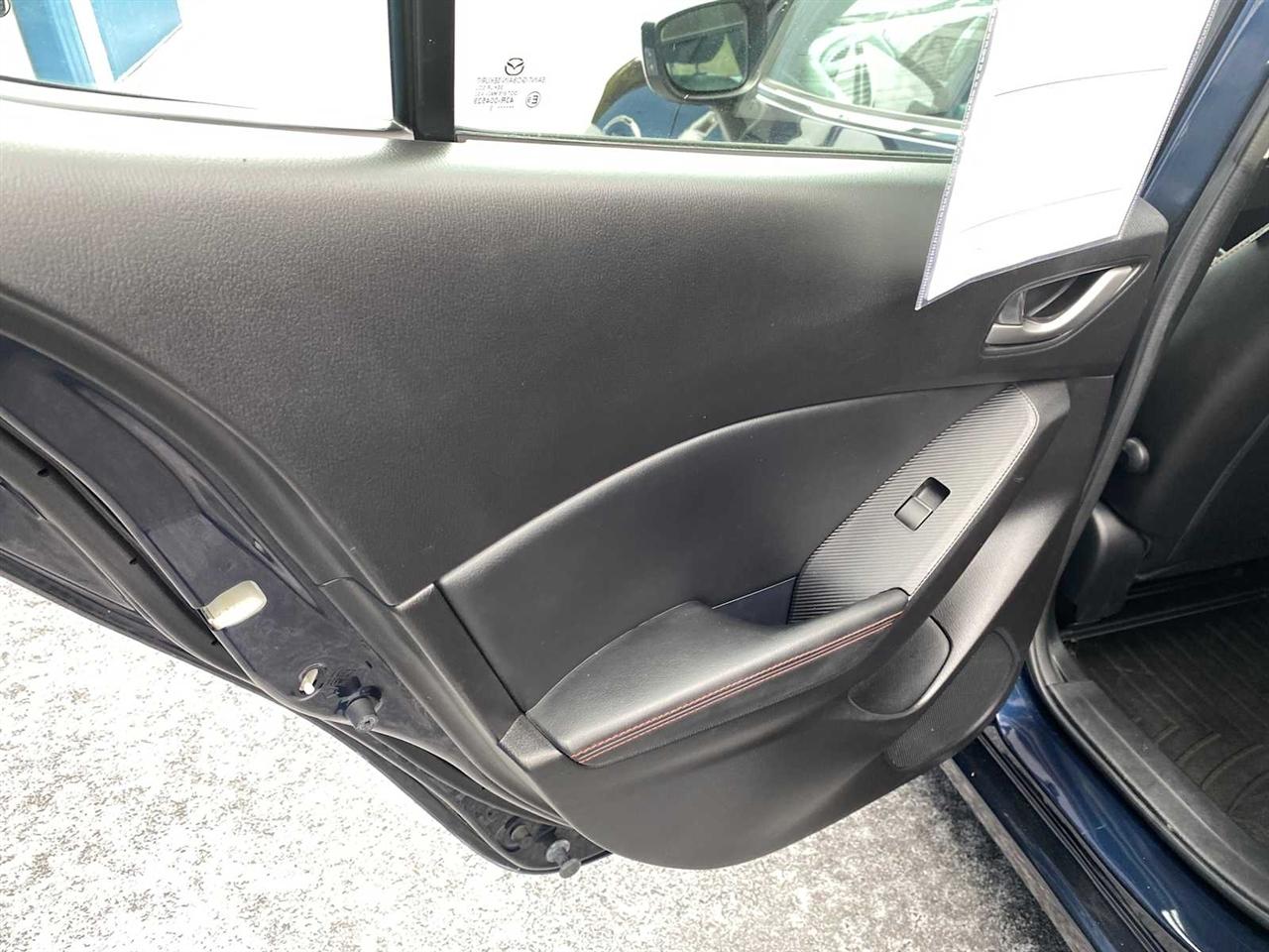 Mazda MAZDA3 i Grand Touring AT 5-Door 2015