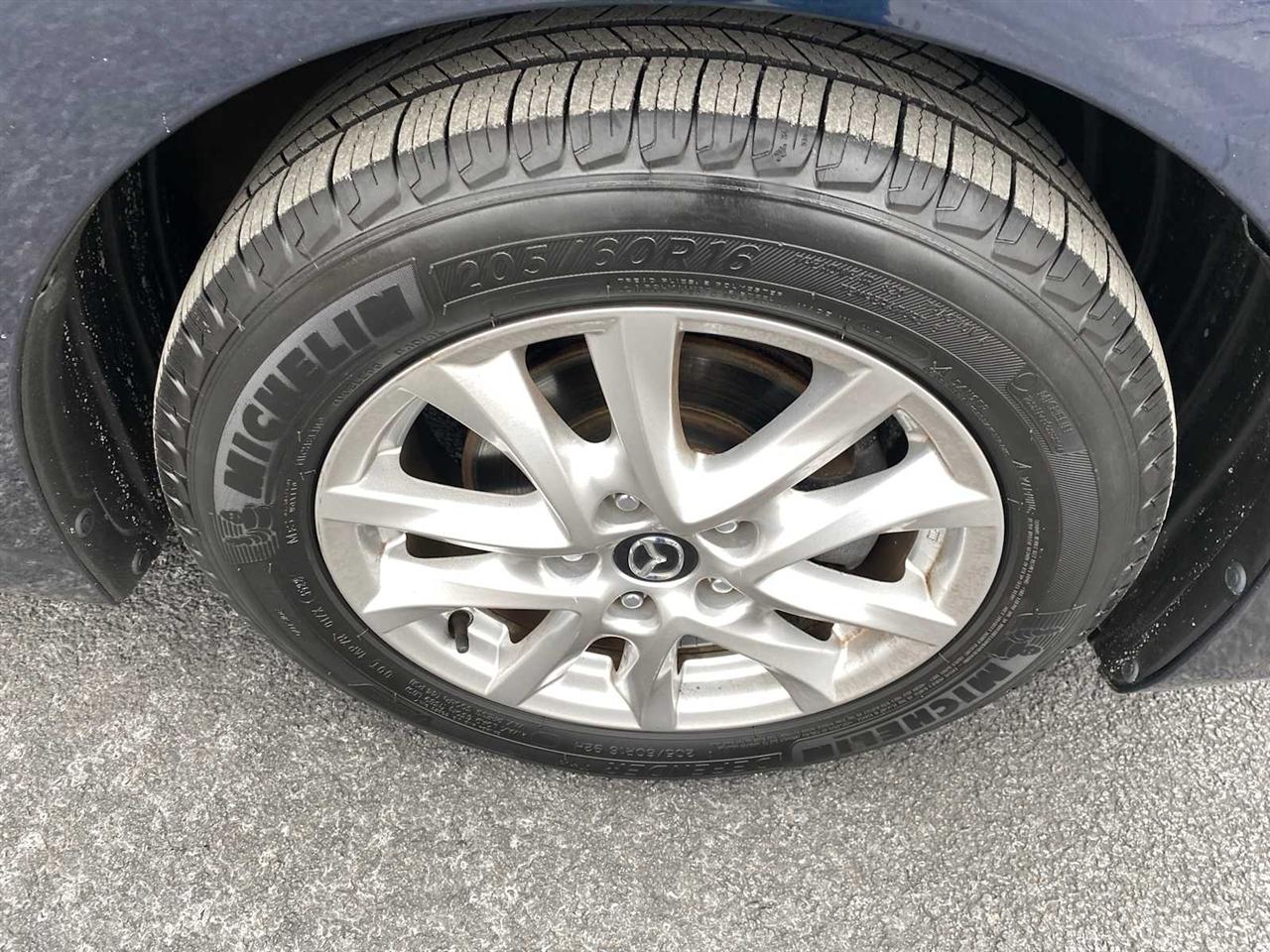 Mazda MAZDA3 i Grand Touring AT 5-Door 2015