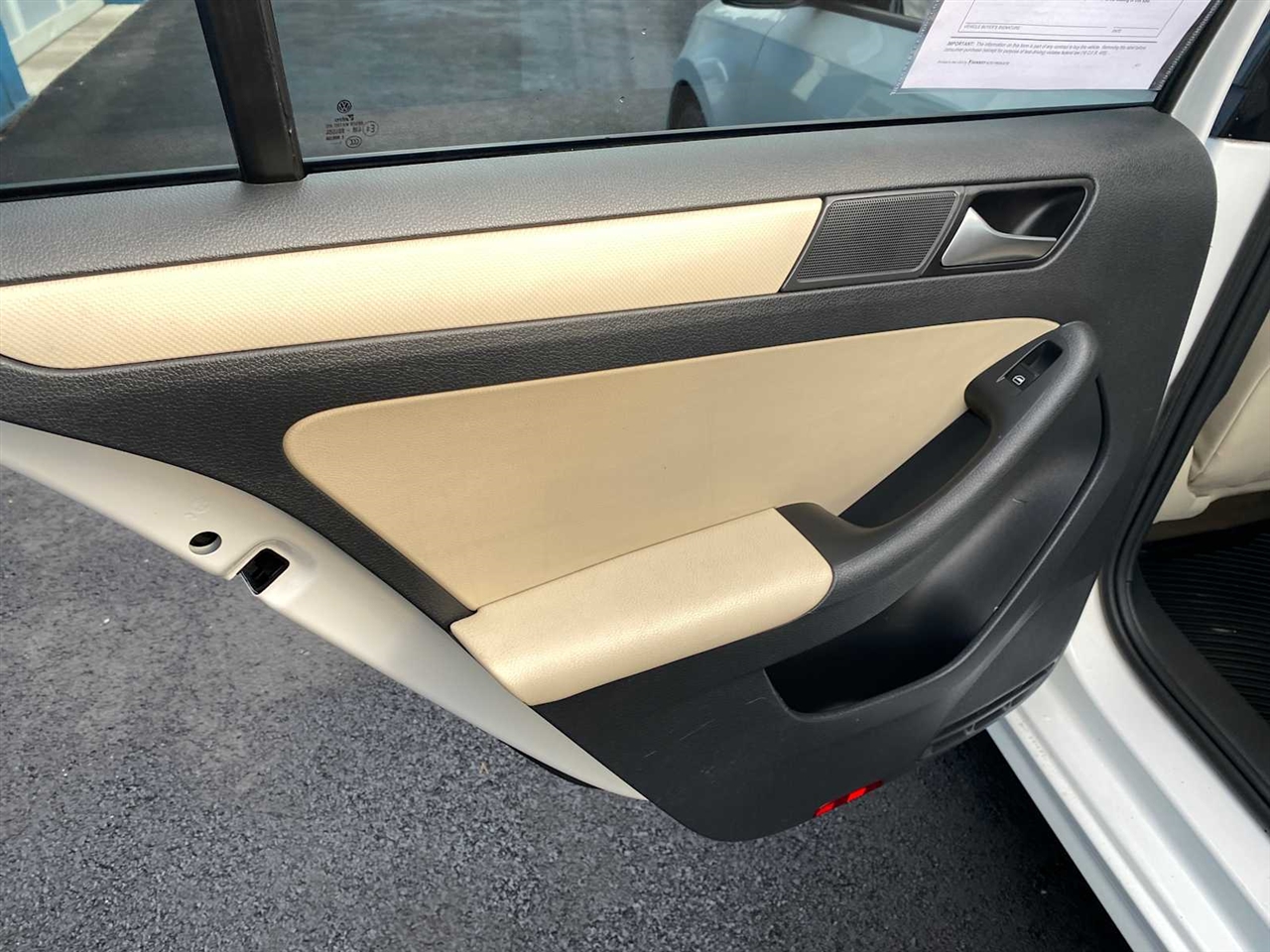 Volkswagen Jetta SE 4D Sedan 2012