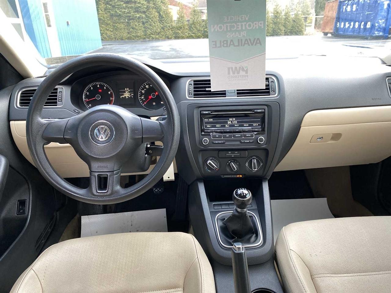 Volkswagen Jetta SE 4D Sedan 2012