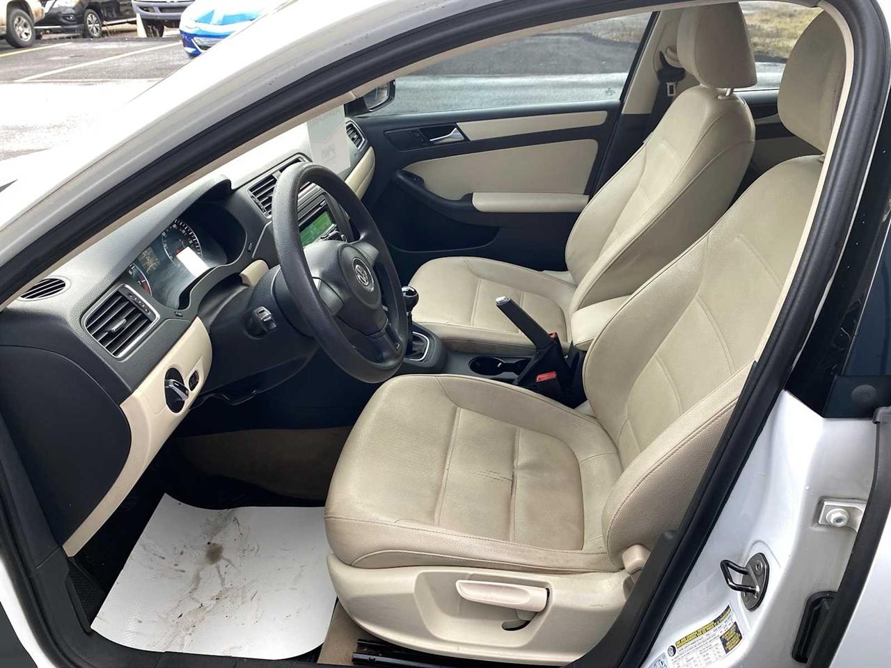 Volkswagen Jetta SE 4D Sedan 2012