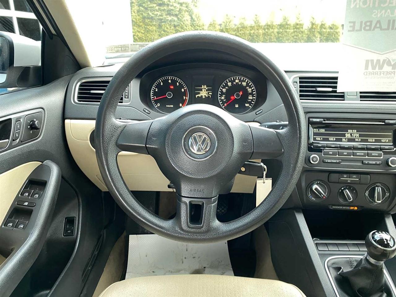 Volkswagen Jetta SE 4D Sedan 2012