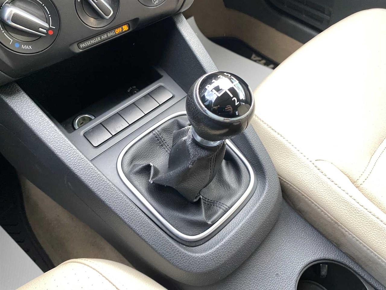 Volkswagen Jetta SE 4D Sedan 2012