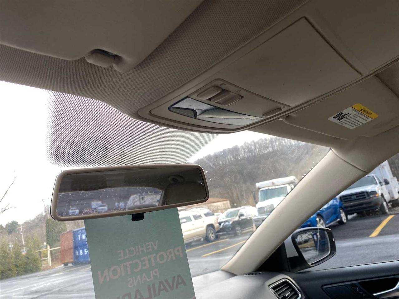 Volkswagen Jetta SE 4D Sedan 2012