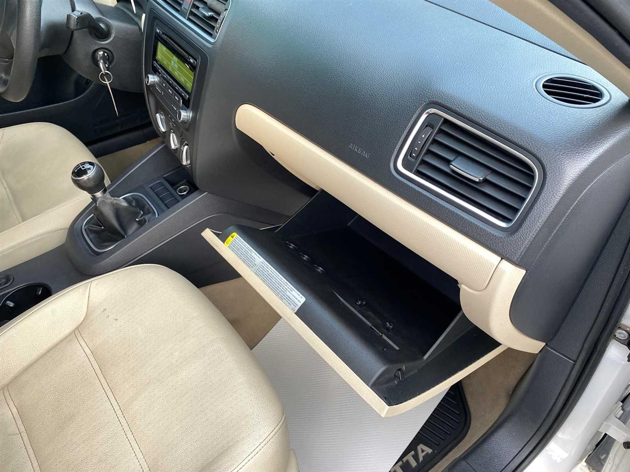 Volkswagen Jetta SE 4D Sedan 2012