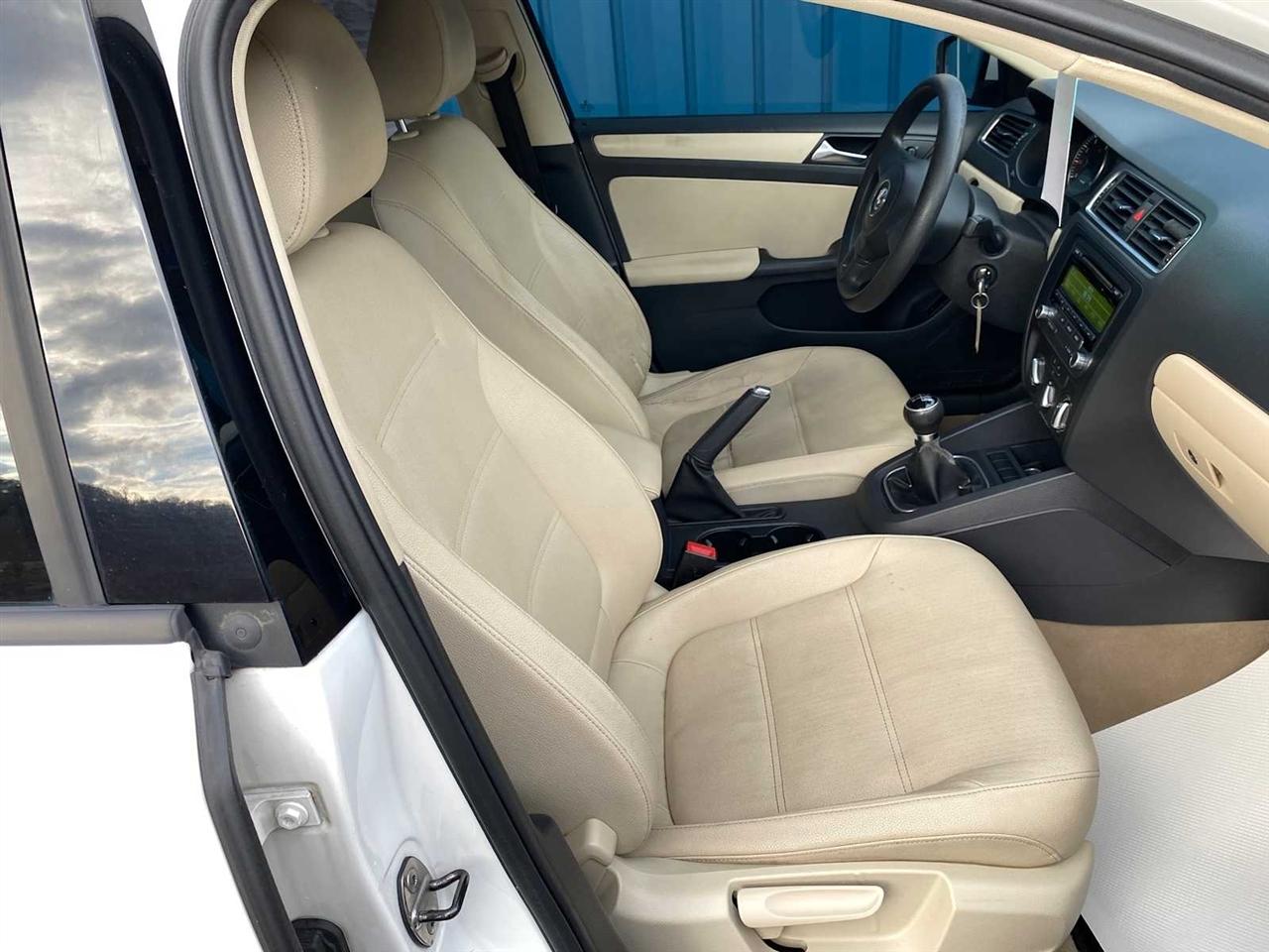 Volkswagen Jetta SE 4D Sedan 2012