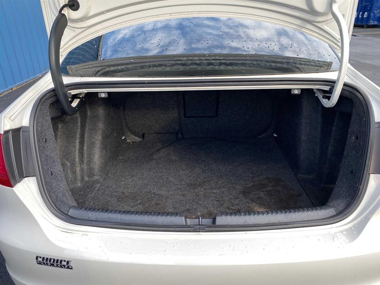 Volkswagen Jetta SE 4D Sedan 2012