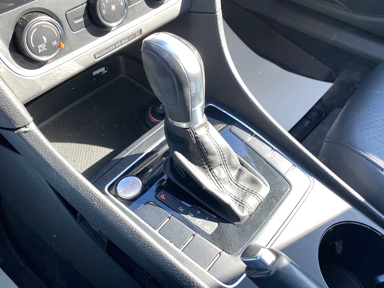 Volkswagen Passat 1.8T SE Auto 2015