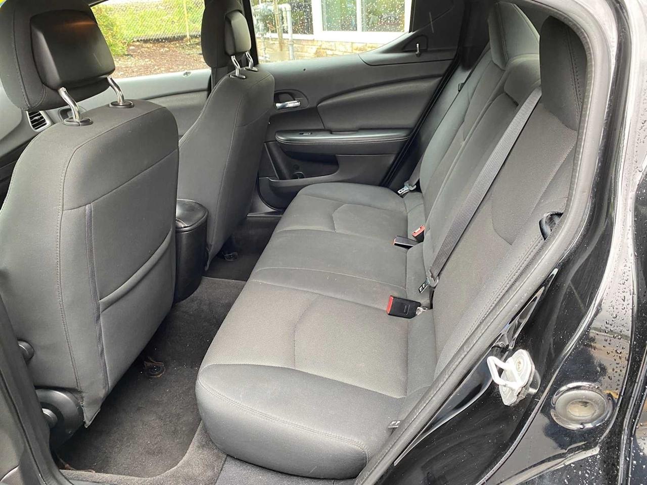 Dodge Avenger 4dr Sdn 2012