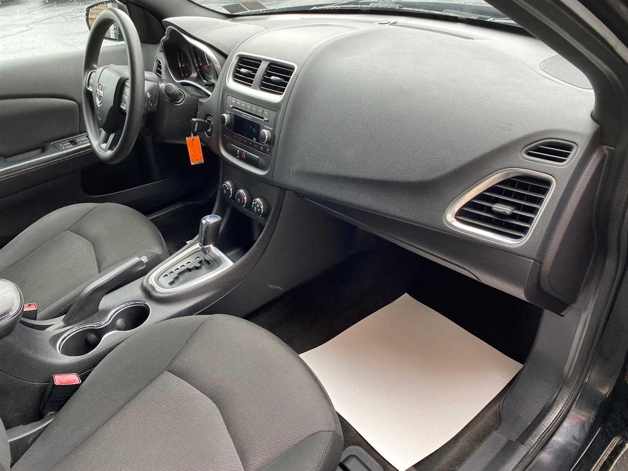 Dodge Avenger 4dr Sdn 2012