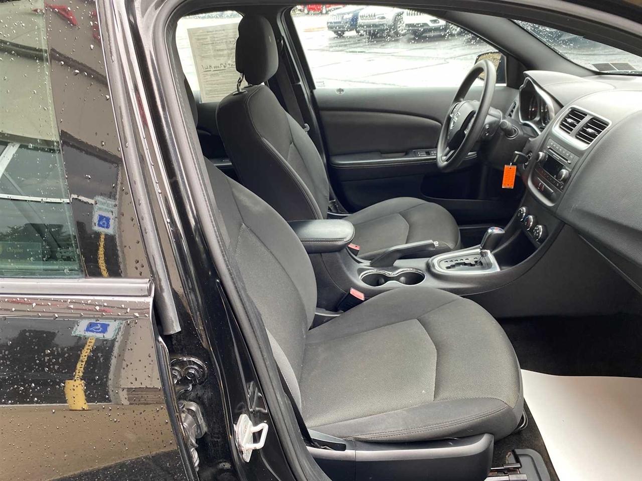 Dodge Avenger 4dr Sdn 2012