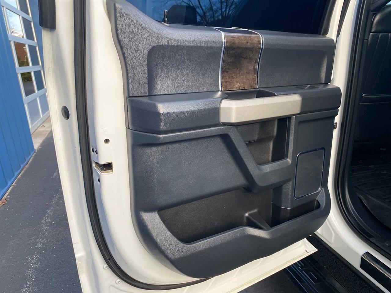 Ford F-250 SD Lariat Crew Cab 4WD 2022