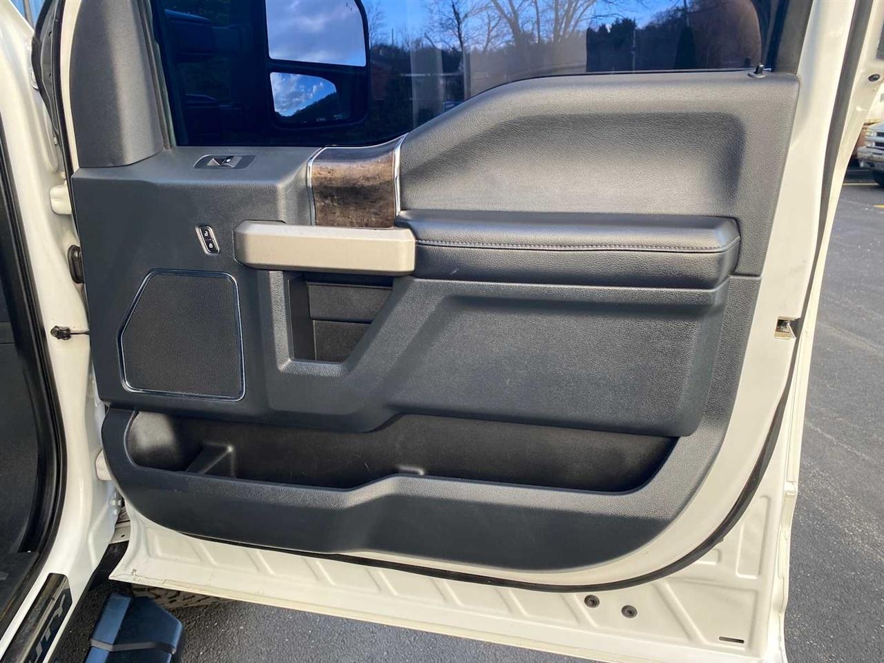 Ford F-250 SD Lariat Crew Cab 4WD 2022