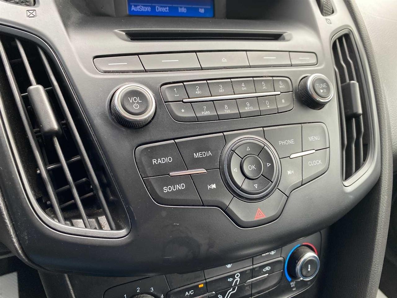 Ford Focus SE Hatch 2015