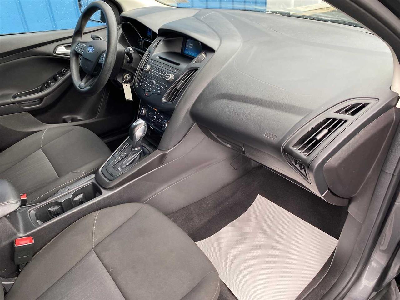 Ford Focus SE Hatch 2015