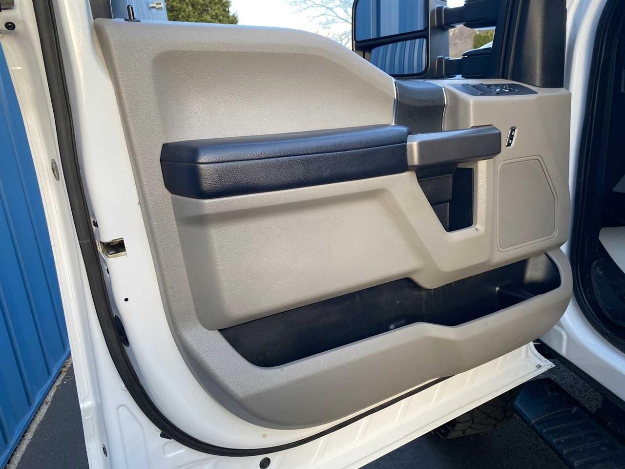 Ford F-250 SD XLT Crew Cab 4WD 2019