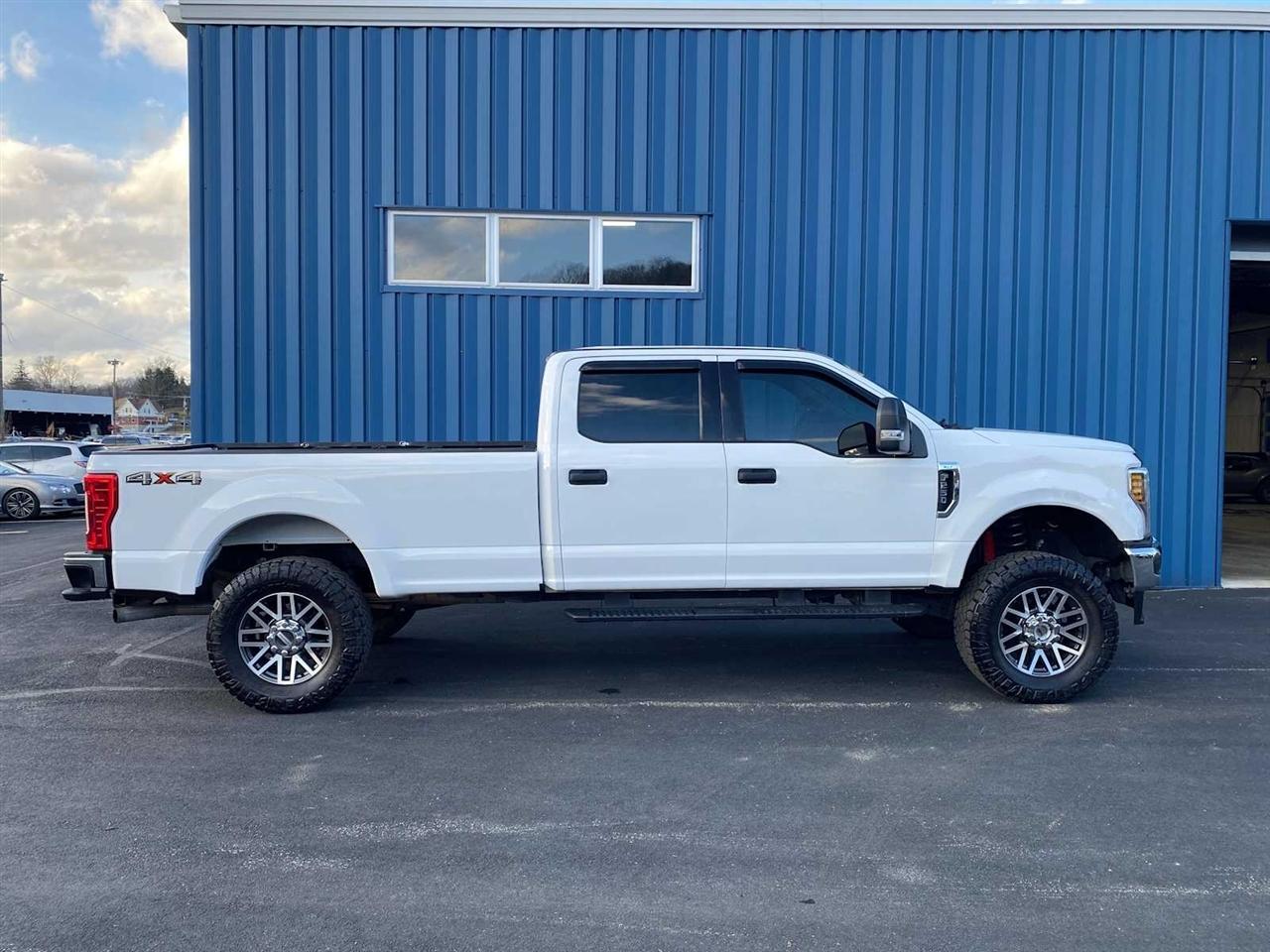 Ford F-250 SD XLT Crew Cab 4WD 2019