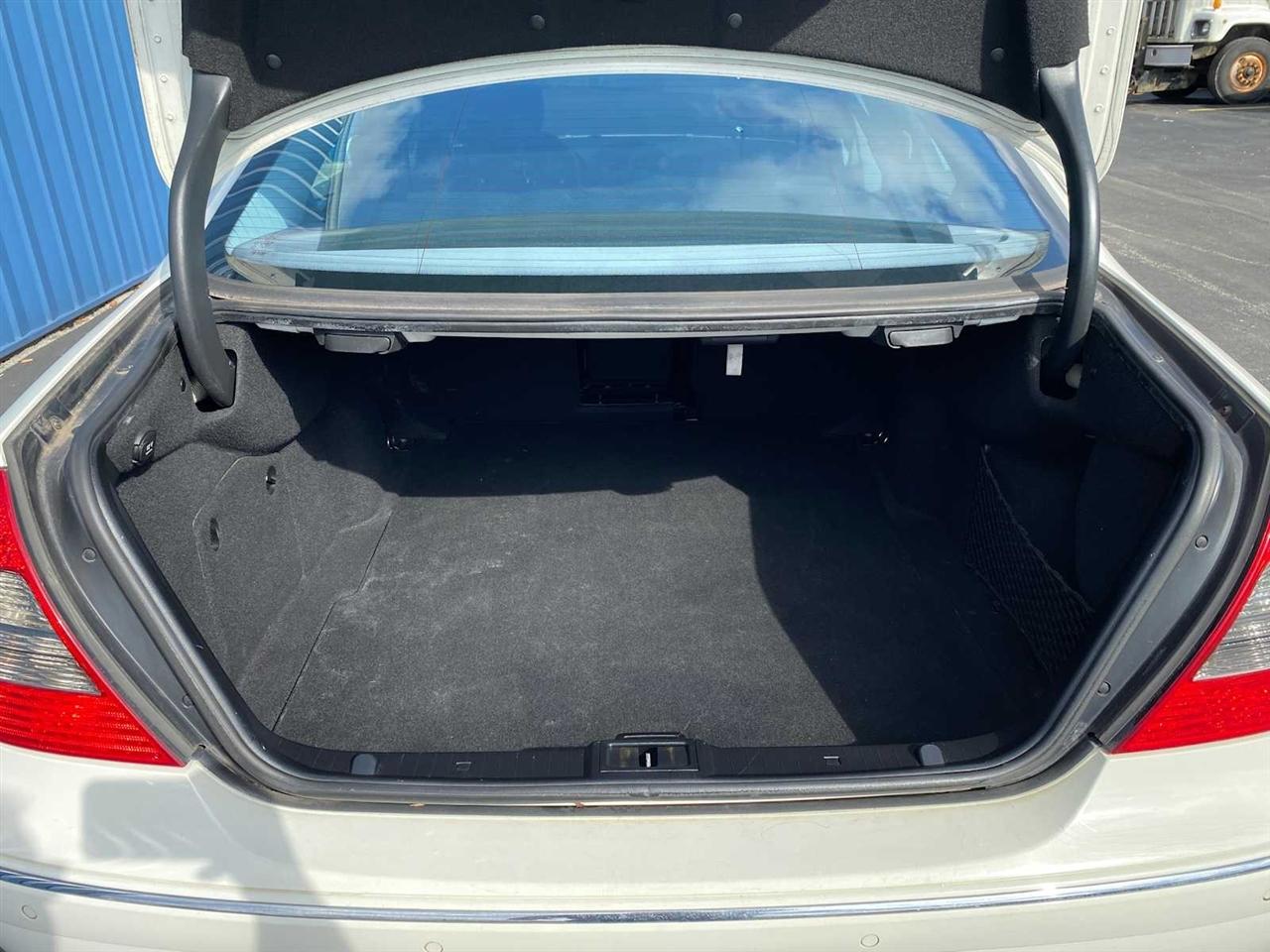 Mercedes-Benz E-Class E350 Luxury 4MATIC Sedan 2008