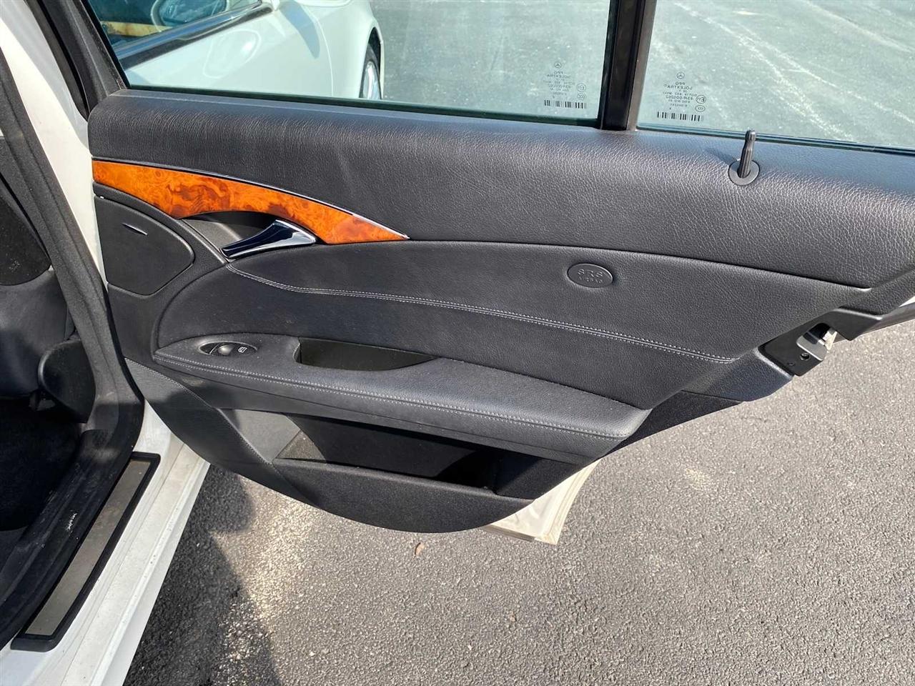 Mercedes-Benz E-Class E350 Luxury 4MATIC Sedan 2008