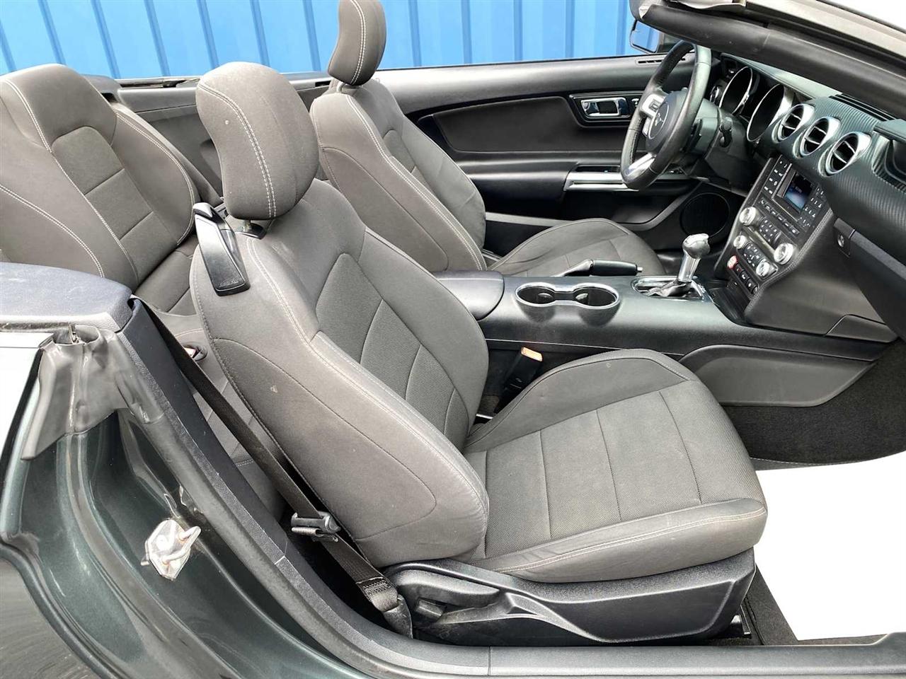 Ford Mustang V6 Convertible 2015