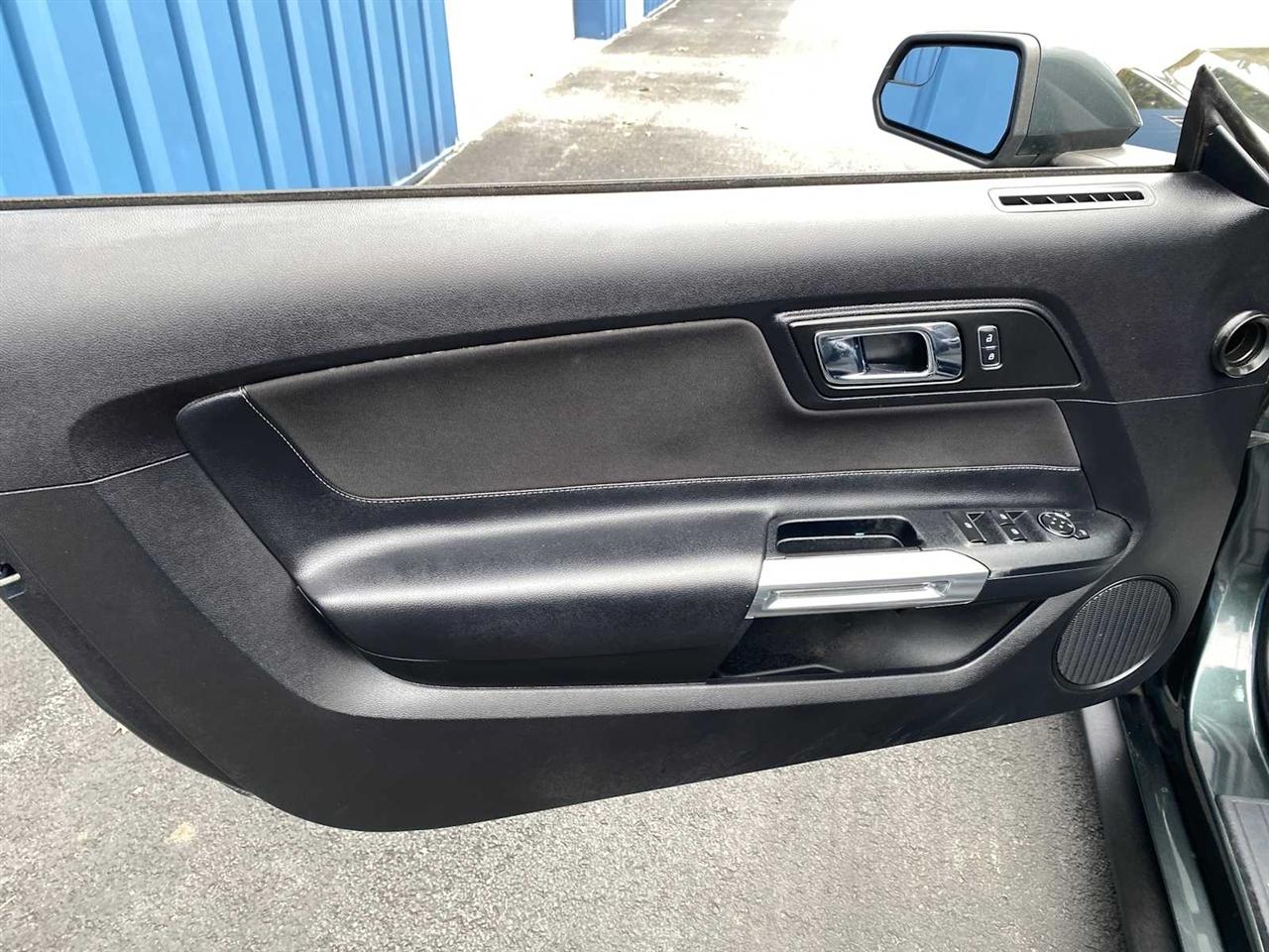 Ford Mustang V6 Convertible 2015