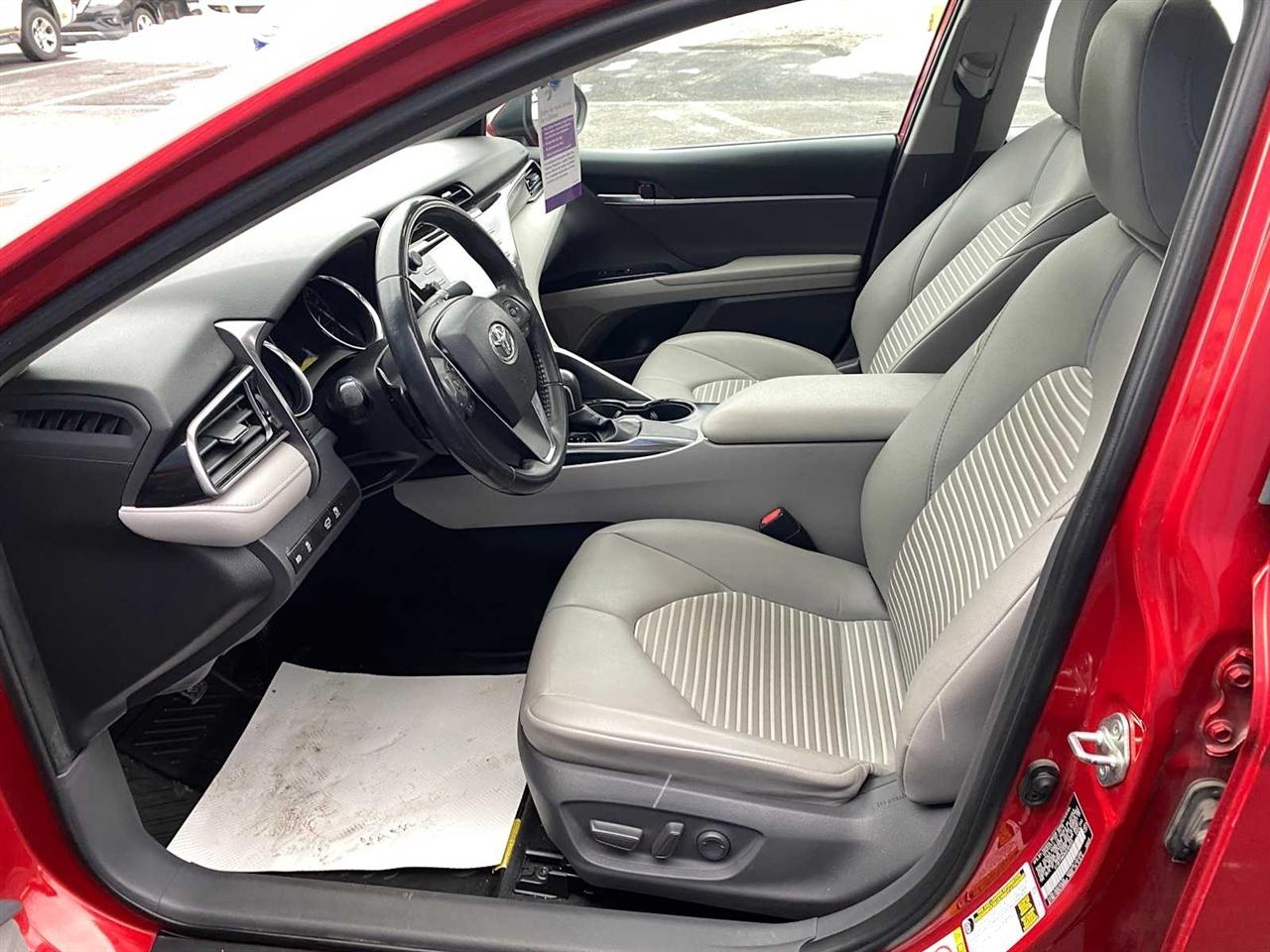 Toyota Camry SE 2019