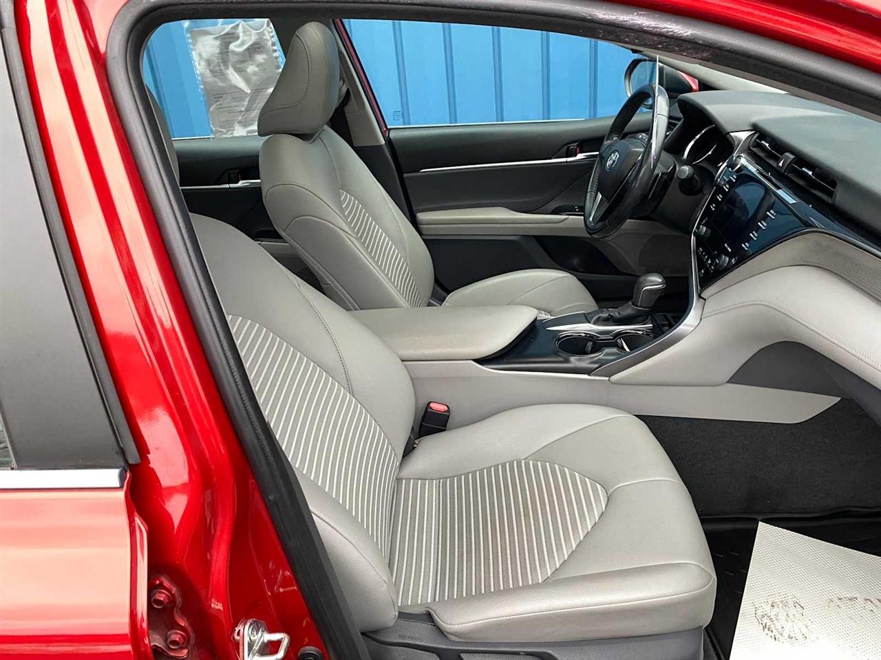 Toyota Camry SE 2019