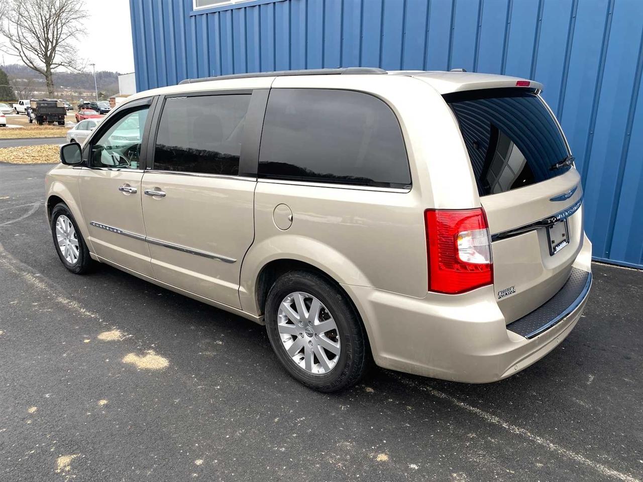 Chrysler Town & Country Touring-L 2012