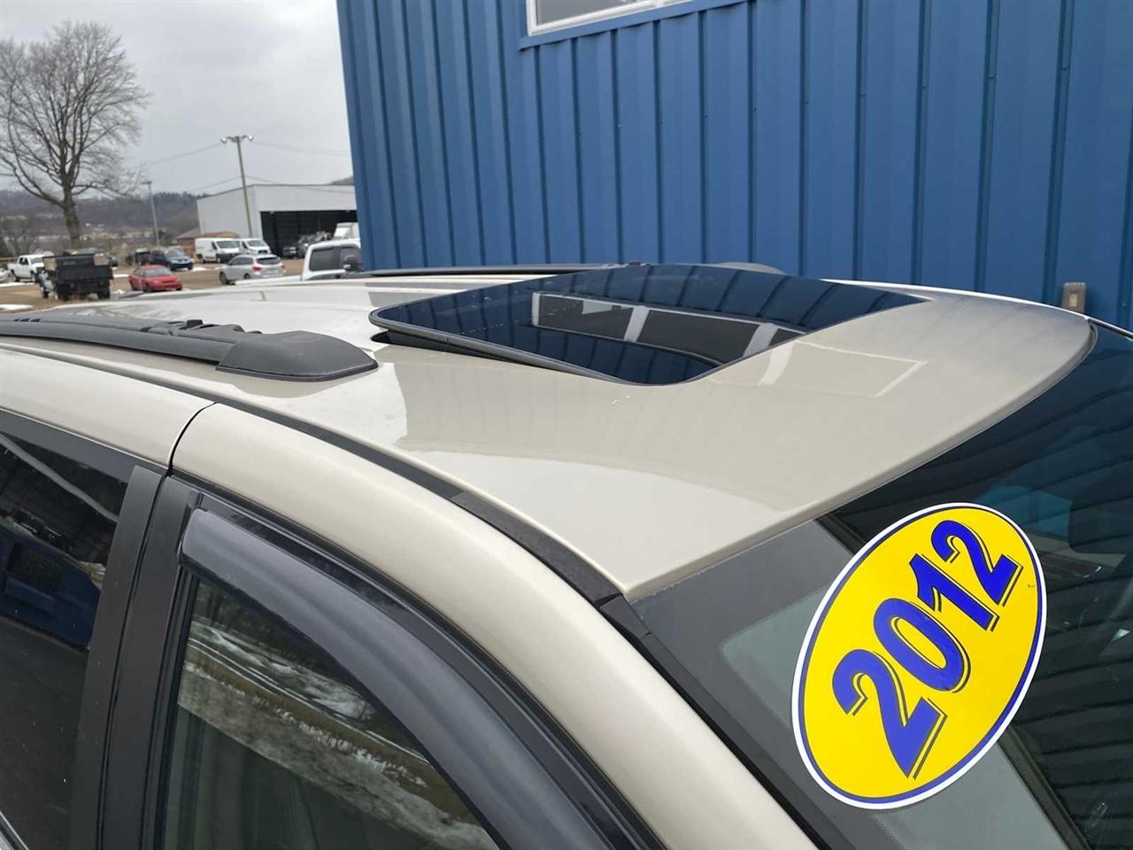 Chrysler Town & Country Touring-L 2012