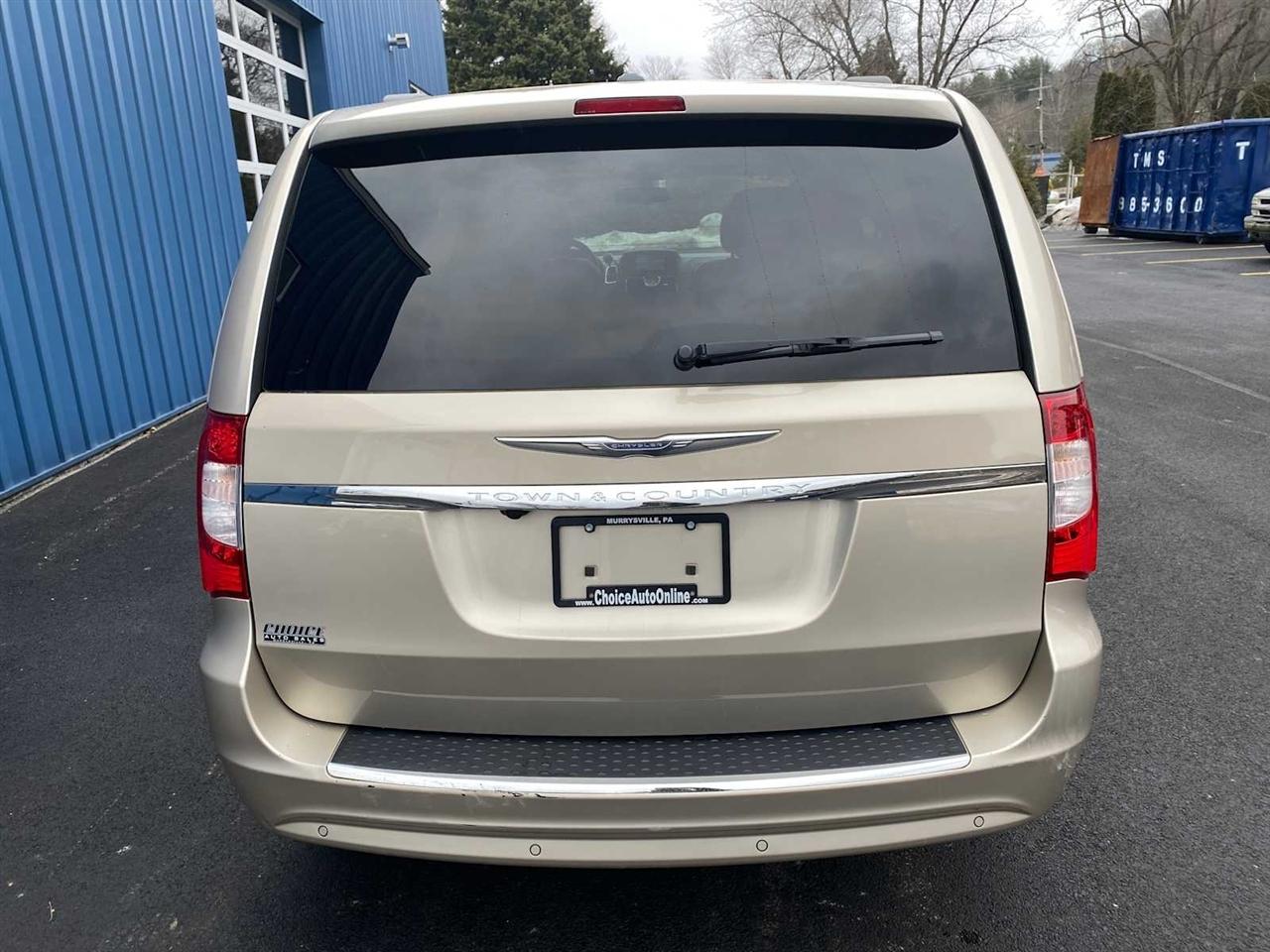 Chrysler Town & Country Touring-L 2012