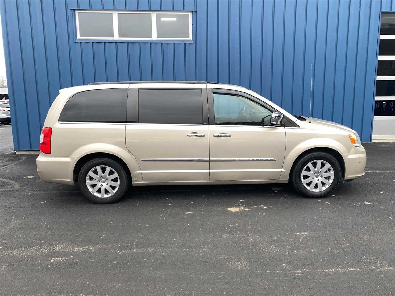 Chrysler Town & Country Touring-L 2012