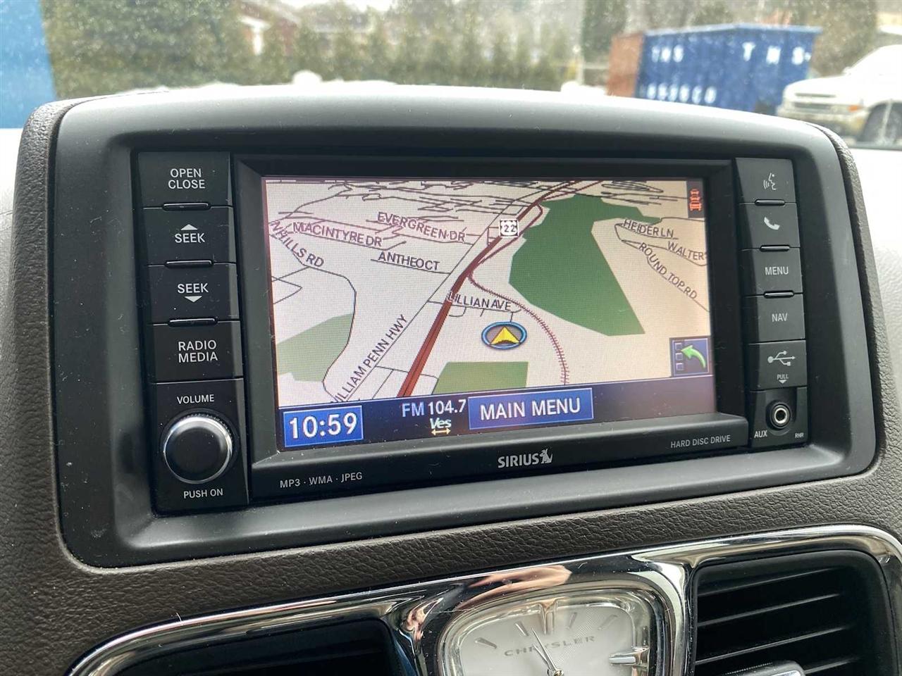 Chrysler Town & Country Touring-L 2012