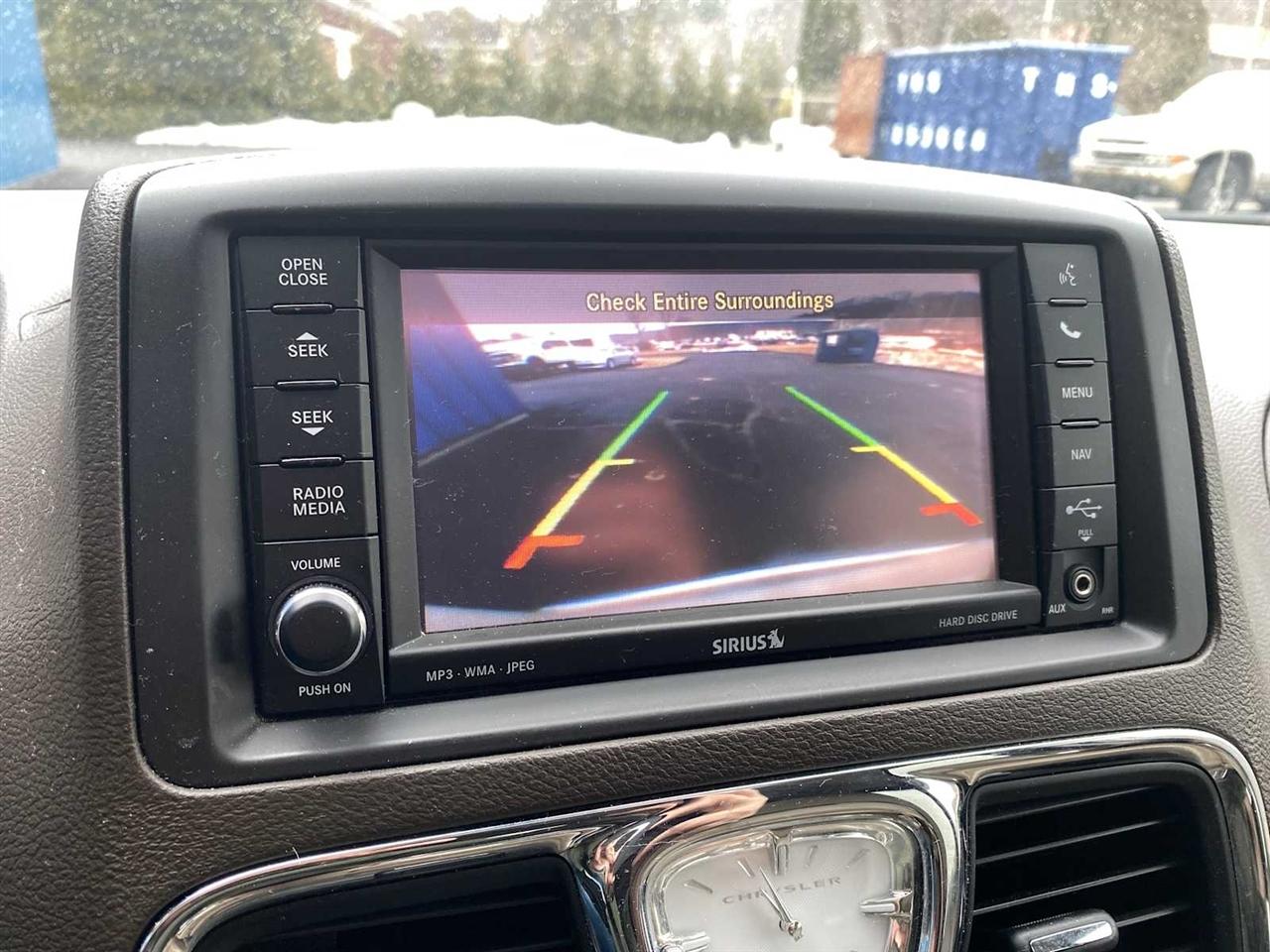 Chrysler Town & Country Touring-L 2012