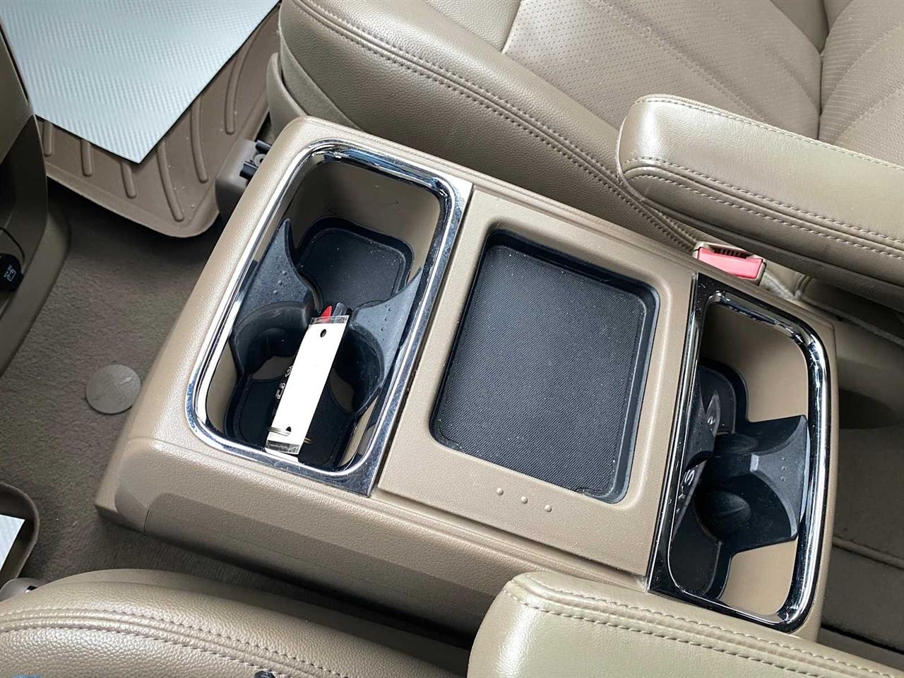 Chrysler Town & Country Touring-L 2012