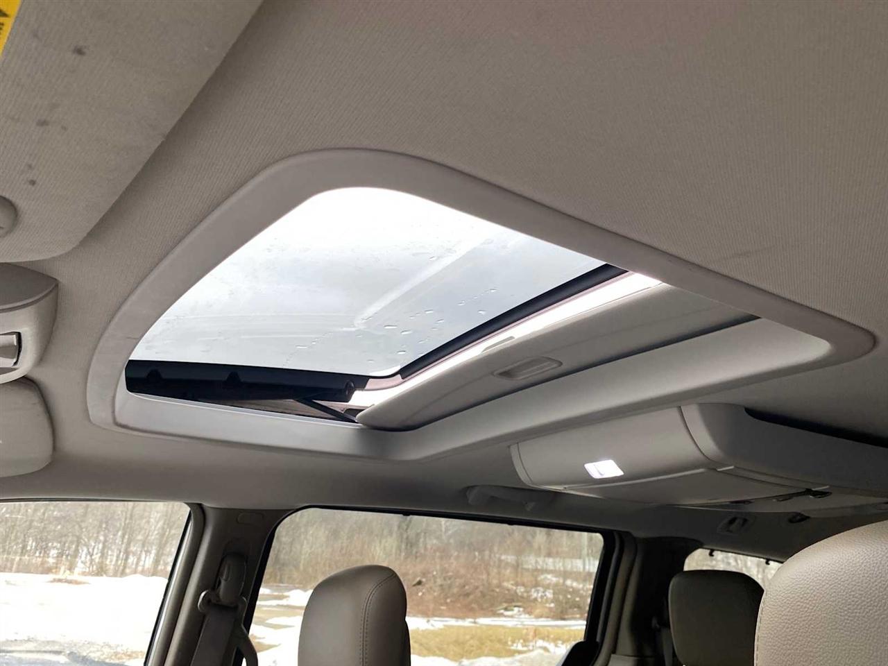 Chrysler Town & Country Touring-L 2012