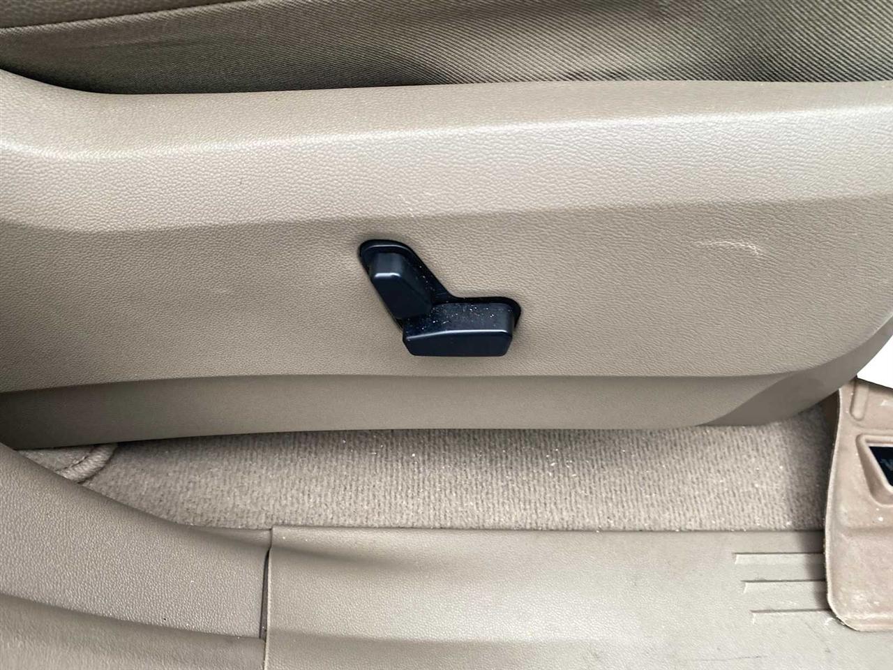 Chrysler Town & Country Touring-L 2012