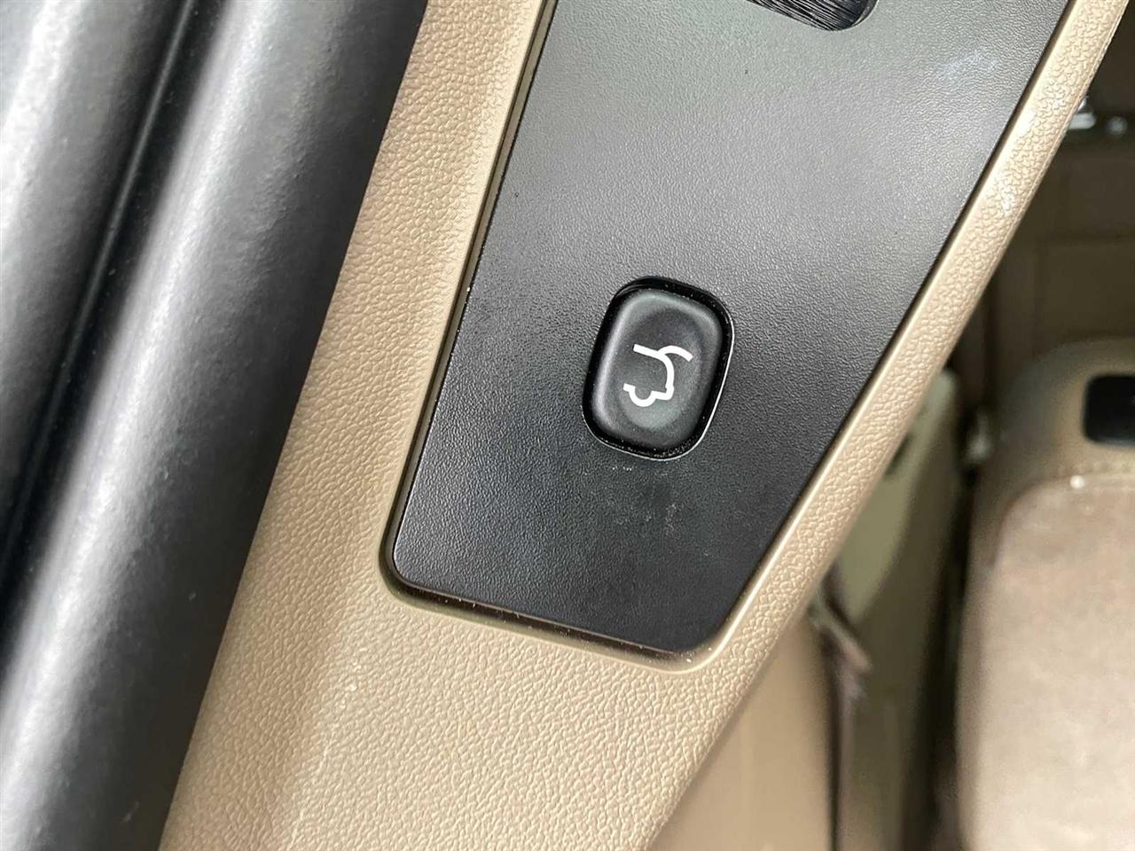 Chrysler Town & Country Touring-L 2012