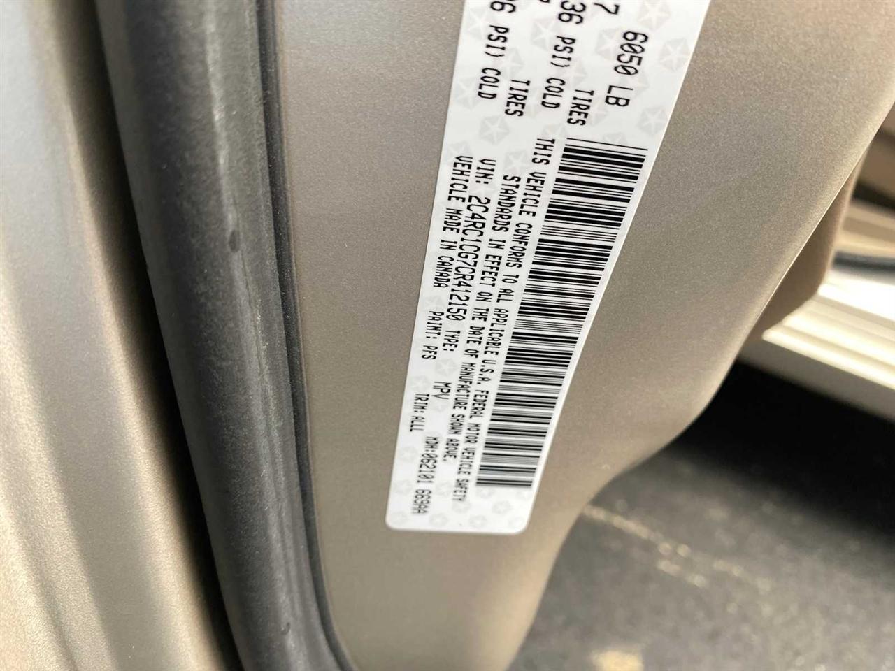 Chrysler Town & Country Touring-L 2012