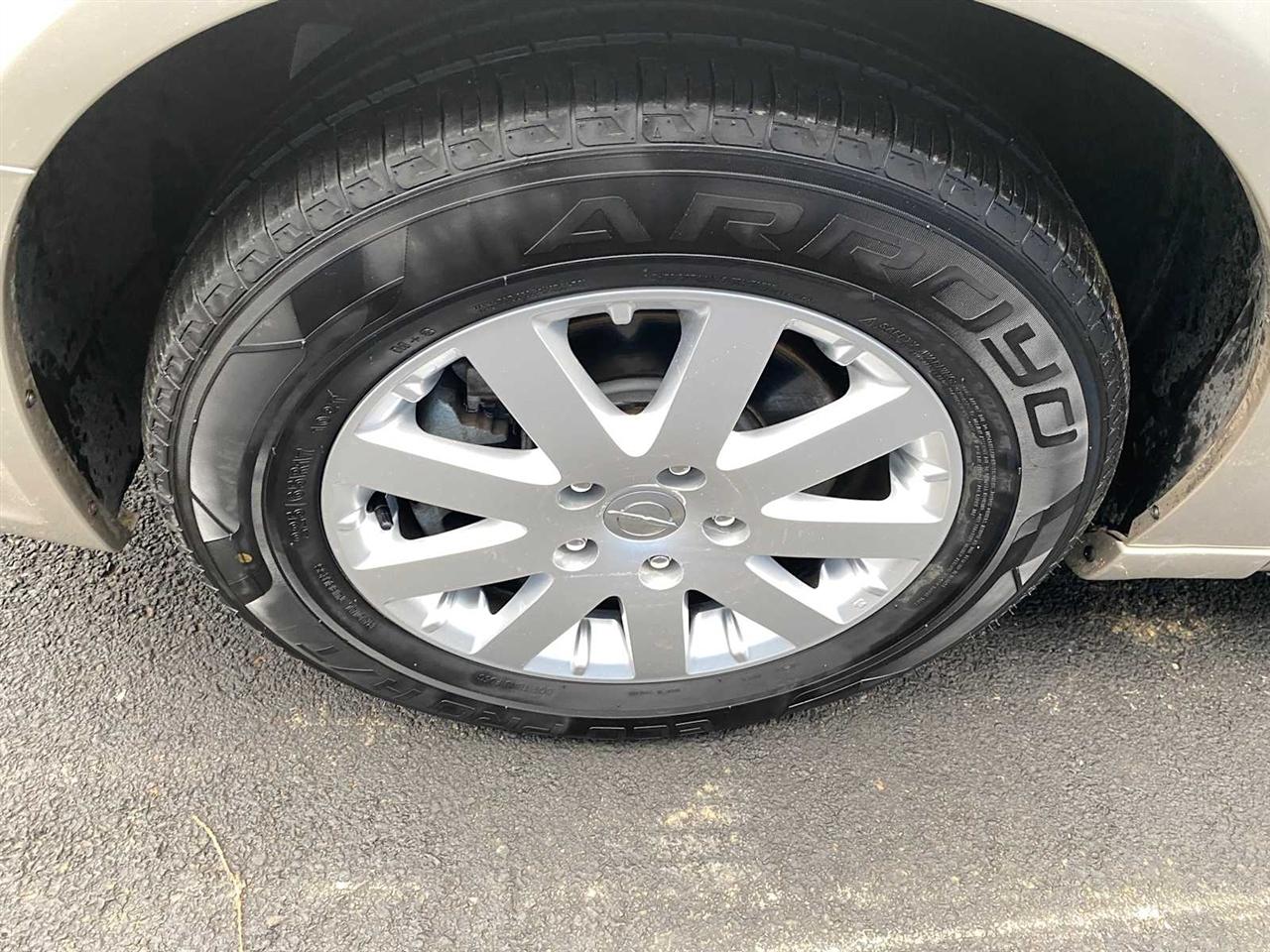 Chrysler Town & Country Touring-L 2012