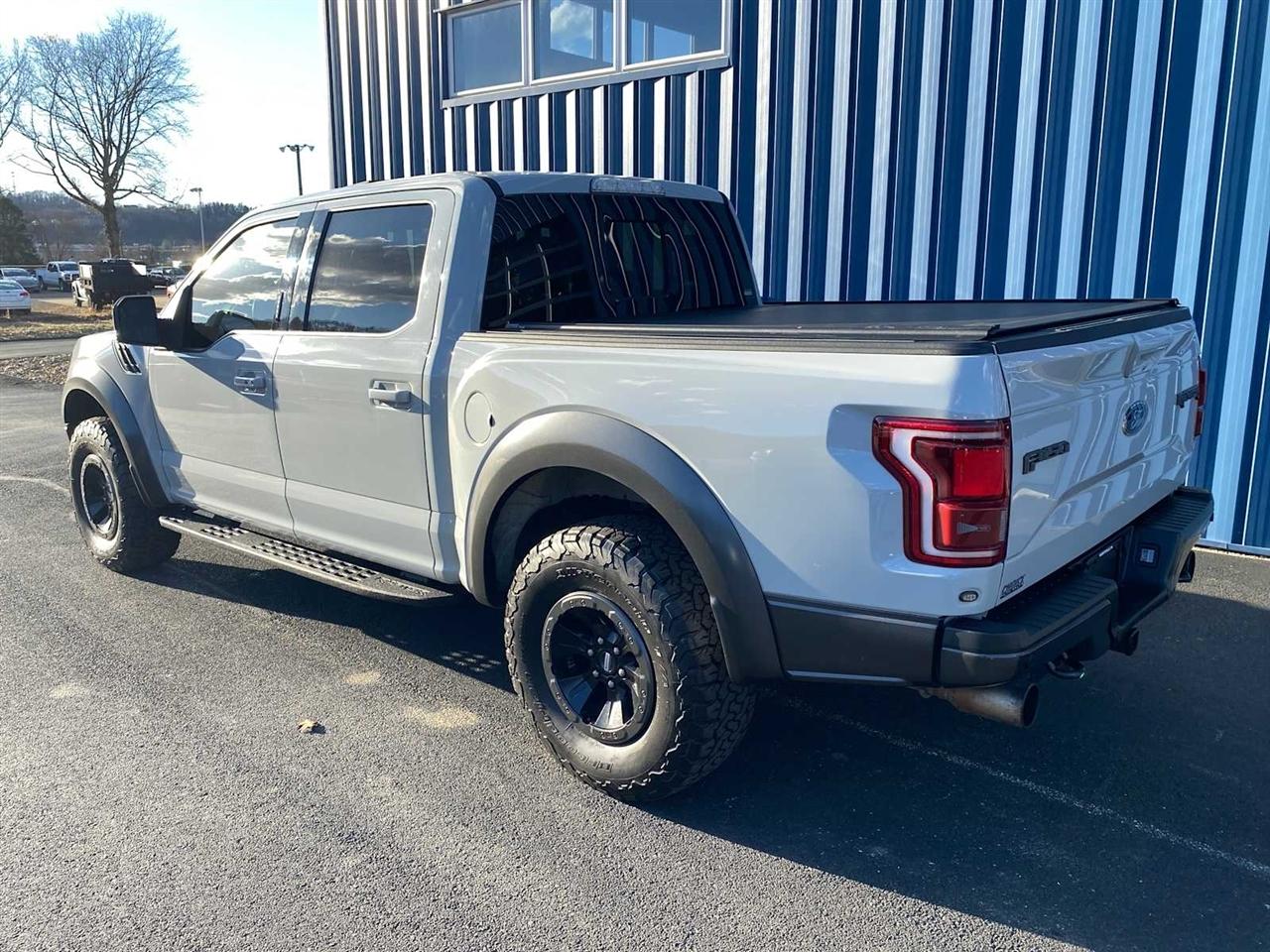 Ford F-150 Raptor SuperCrew 4WD 2017