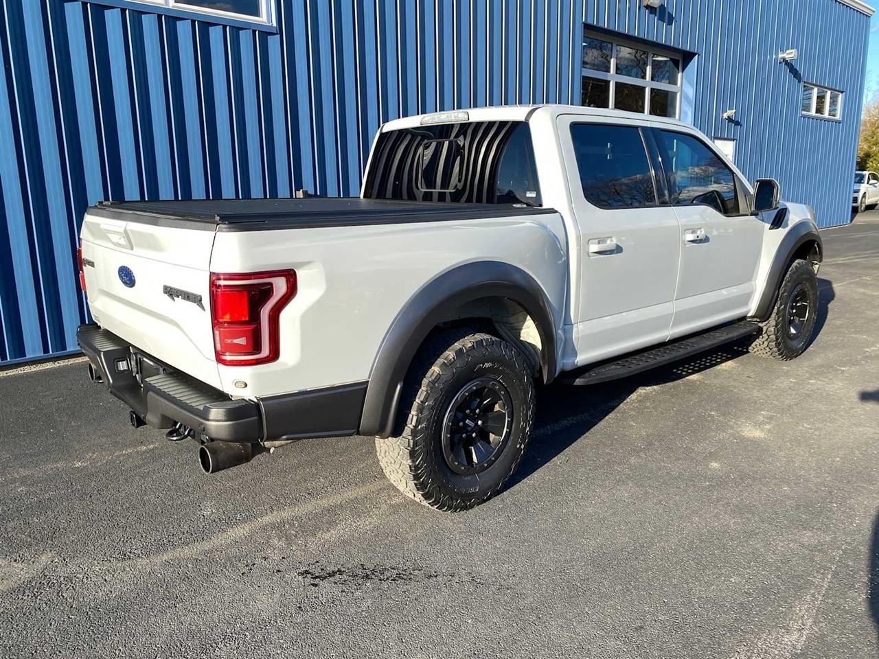 Ford F-150 Raptor SuperCrew 4WD 2017