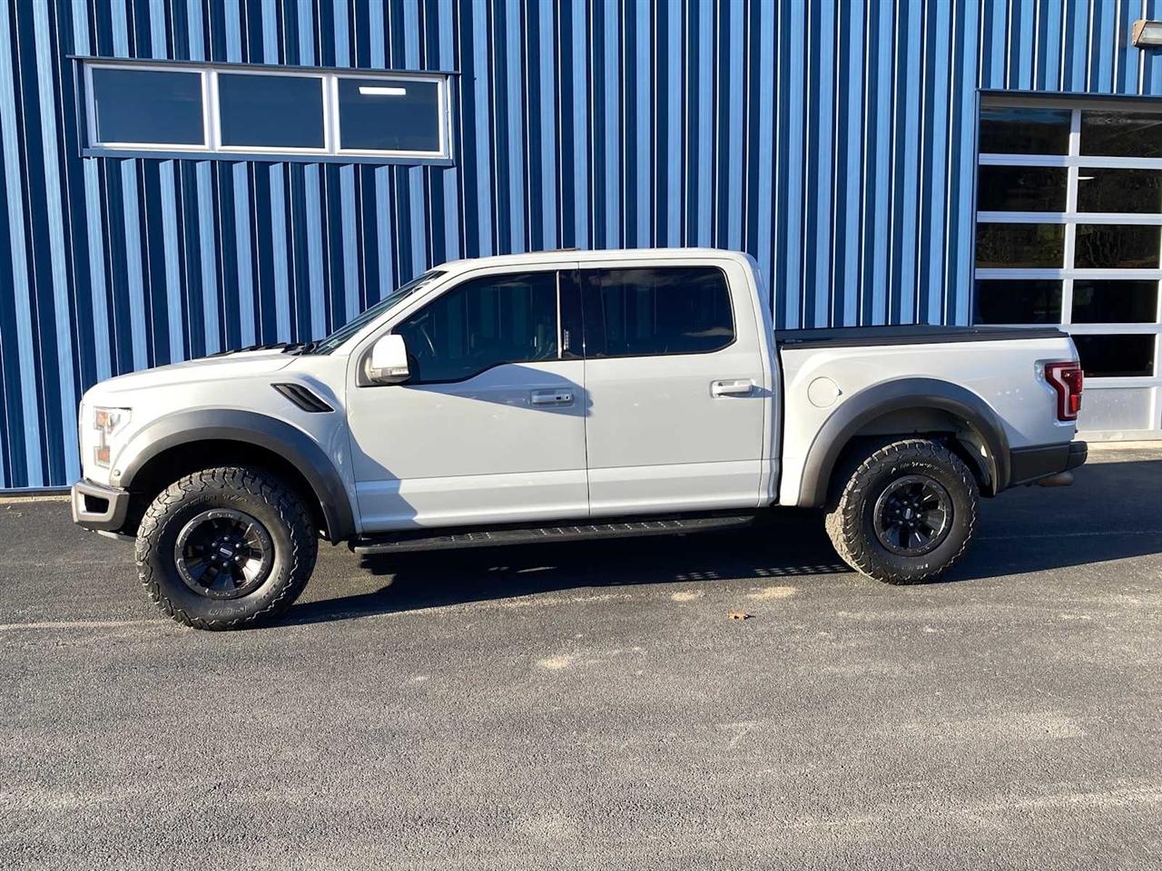 Ford F-150 Raptor SuperCrew 4WD 2017