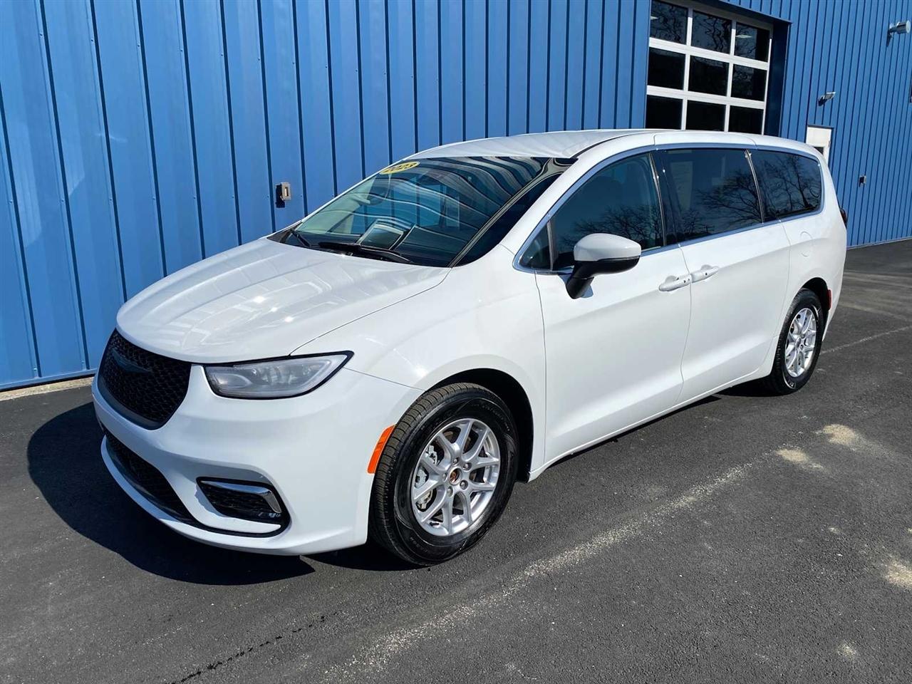 Chrysler Pacifica Touring L 2023